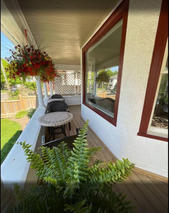 Perfection Near The River - 4 Bedroom Villa Complimentary Breakfast Delivered Daily To The Rental Cataratas do Niágara Exterior foto